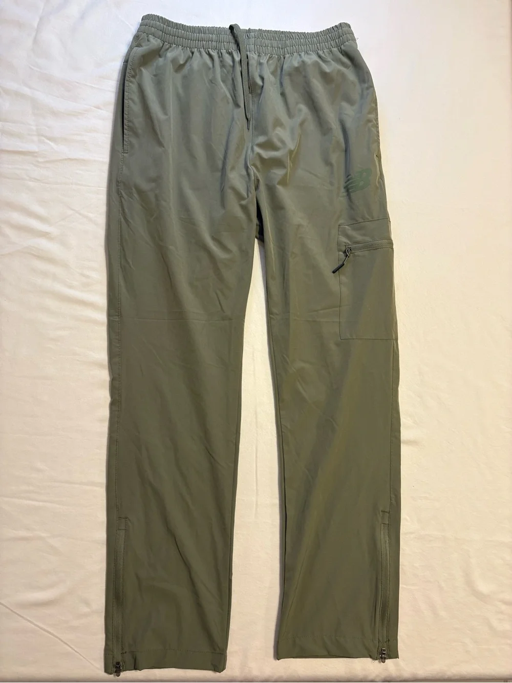 New Balance All Motion Cargo Joggers in a Light Olive Green Colorway size M